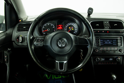 Продажа Volkswagen Polo V 1.6 AT (105 л.с.) 2013 Белый в Автодом