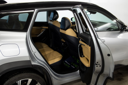 Продажа Geely Boyue L I 2.0 AMT (218 л.с.) 2023 Серый в Автодом