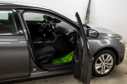Продажа Peugeot 308 II Рестайлинг 1.5 MT (131 л.с.) 2018 Серый в Автодом