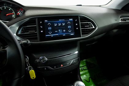 Продажа Peugeot 308 II Рестайлинг 1.5 MT (131 л.с.) 2018 Серый в Автодом