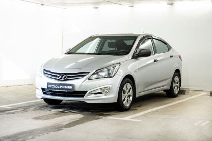 Продажа Hyundai Solaris I Рестайлинг 1.4 MT (107 л.с.) 2015 Серебристый в Автодом