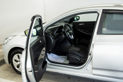 Продажа Hyundai Solaris I Рестайлинг 1.4 MT (107 л.с.) 2015 Серебристый в Автодом
