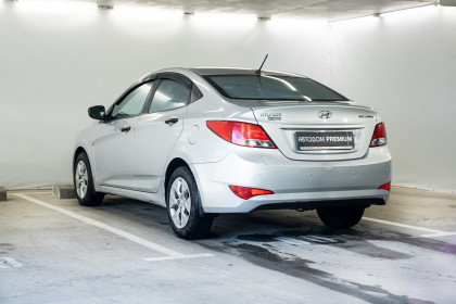 Продажа Hyundai Solaris I Рестайлинг 1.4 MT (107 л.с.) 2015 Серебристый в Автодом