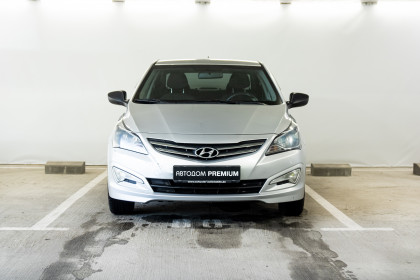 Продажа Hyundai Solaris I Рестайлинг 1.4 MT (107 л.с.) 2015 Серебристый в Автодом