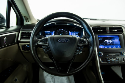 Продажа Ford Fusion (North America) II Рестайлинг 2.0 CVT (190 л.с.) 2016 Черный в Автодом