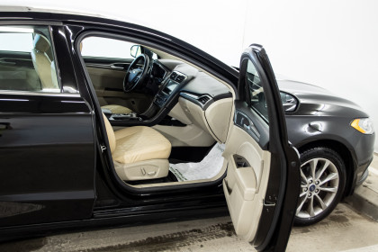 Продажа Ford Fusion (North America) II Рестайлинг 2.0 CVT (190 л.с.) 2016 Черный в Автодом