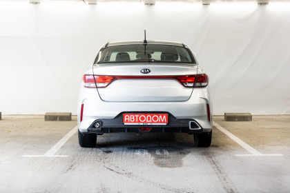 Продажа Kia Rio IV Рестайлинг 1.4 MT (100 л.с.) 2021 Серебристый в Автодом