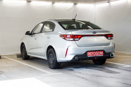 Продажа Kia Rio IV Рестайлинг 1.4 MT (100 л.с.) 2021 Серебристый в Автодом