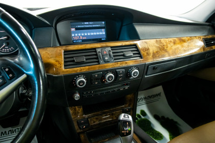 Продажа BMW 5 серии V (E60/E61) Рестайлинг 528i 3.0 AT (230 л.с.) 2008 Серый в Автодом