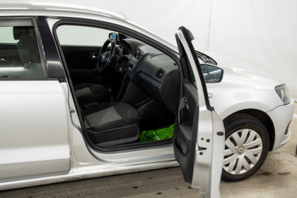 Продажа Volkswagen Polo V 1.6 MT (105 л.с.) 2013 Серебристый в Автодом