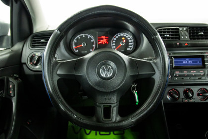 Продажа Volkswagen Polo V 1.6 MT (105 л.с.) 2013 Серебристый в Автодом
