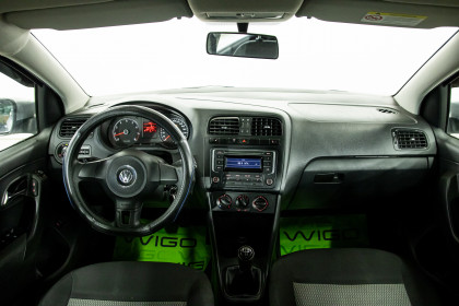 Продажа Volkswagen Polo V 1.6 MT (105 л.с.) 2013 Серебристый в Автодом