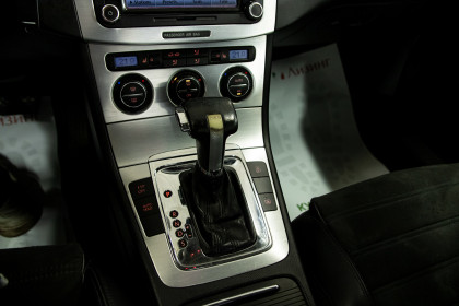 Продажа Volkswagen Passat B6 2.0 AT (163 л.с.) 2007 Серый в Автодом