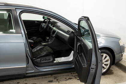 Продажа Volkswagen Passat B6 2.0 AT (163 л.с.) 2007 Серый в Автодом