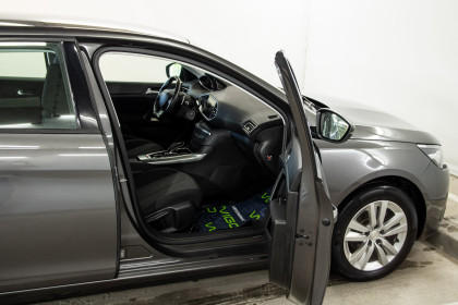 Продажа Peugeot 308 II Рестайлинг 1.5 AT (131 л.с.) 2019 Серый в Автодом