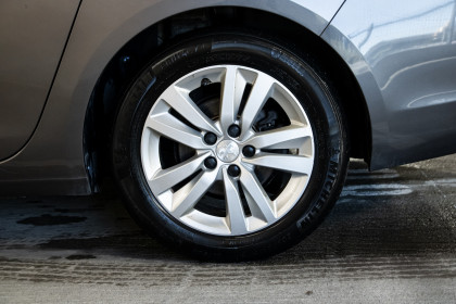 Продажа Peugeot 308 II Рестайлинг 1.5 AT (131 л.с.) 2019 Серый в Автодом