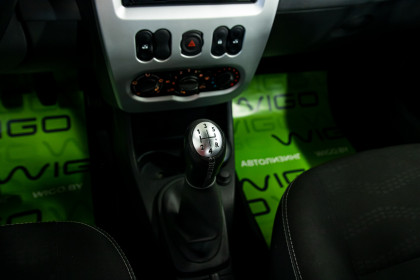 Продажа Renault Sandero I 1.6 MT (84 л.с.) 2012 Черный в Автодом