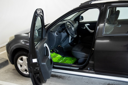 Продажа Renault Sandero I 1.6 MT (84 л.с.) 2012 Черный в Автодом