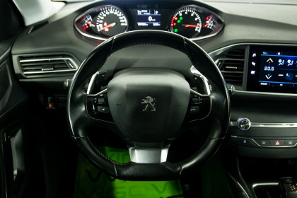 Продажа Peugeot 308 II Рестайлинг 1.2 AT (130 л.с.) 2021 Черный в Автодом