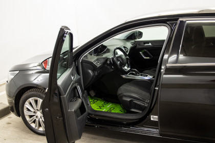 Продажа Peugeot 308 II Рестайлинг 1.2 AT (130 л.с.) 2021 Черный в Автодом