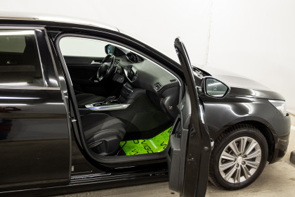 Продажа Peugeot 308 II Рестайлинг 1.2 AT (130 л.с.) 2021 Черный в Автодом