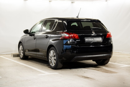 Продажа Peugeot 308 II Рестайлинг 1.2 AT (130 л.с.) 2021 Черный в Автодом