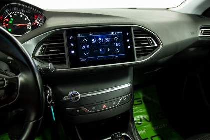 Продажа Peugeot 308 II Рестайлинг 1.2 AT (130 л.с.) 2021 Черный в Автодом