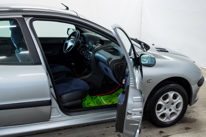 Продажа Peugeot 206 I 1.4 MT (68 л.с.) 2002 Серый в Автодом
