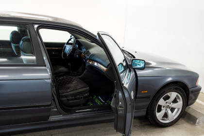 Продажа BMW 5 серии IV (E39) 523i 2.5 MT (170 л.с.) 1997 Серый в Автодом