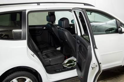 Продажа Volkswagen Touran I Рестайлинг 2 EcoFuel 1.4 AMT (150 л.с.) 2014 Белый в Автодом