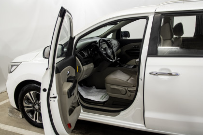 Продажа Kia Carnival III 2.2 AT (202 л.с.) 2019 Белый в Автодом