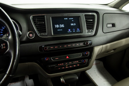 Продажа Kia Carnival III 2.2 AT (202 л.с.) 2019 Белый в Автодом