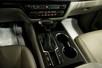 Продажа Kia Carnival III 2.2 AT (202 л.с.) 2019 Белый в Автодом