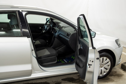 Продажа Volkswagen Polo V 1.6 MT (105 л.с.) 2013 Серебристый в Автодом