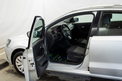 Продажа Volkswagen Polo V 1.6 MT (105 л.с.) 2013 Серебристый в Автодом