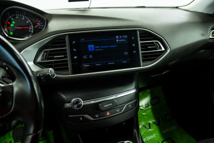 Продажа Peugeot 308 II Рестайлинг 1.2 AT (130 л.с.) 2021 Черный в Автодом