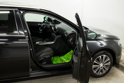 Продажа Peugeot 308 II Рестайлинг 1.2 AT (130 л.с.) 2021 Черный в Автодом