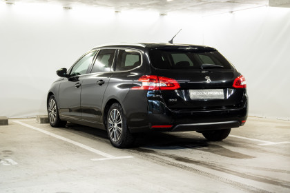 Продажа Peugeot 308 II Рестайлинг 1.2 AT (130 л.с.) 2021 Черный в Автодом