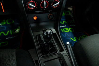 Продажа Mazda 3 I (BK) Рестайлинг 2.0 MT (150 л.с.) 2007 Серебристый в Автодом
