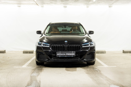 Продажа BMW 5 серии VII (G30/G31/G38) Рестайлинг 520i 2.0 AT (184 л.с.) 2023 Черный в Автодом