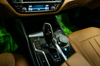 Продажа BMW 5 серии VII (G30/G31/G38) Рестайлинг 520i 2.0 AT (184 л.с.) 2023 Черный в Автодом
