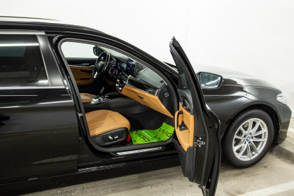 Продажа BMW 5 серии VII (G30/G31/G38) Рестайлинг 520i 2.0 AT (184 л.с.) 2023 Черный в Автодом