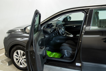 Продажа Peugeot 5008 II Рестайлинг 1.5 AT (130 л.с.) 2021 Черный в Автодом