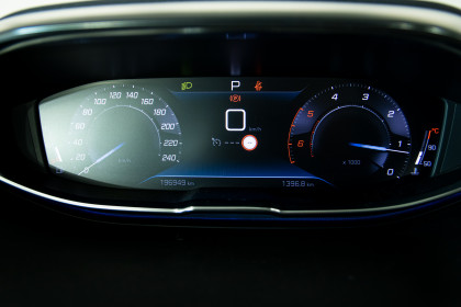 Продажа Peugeot 5008 II Рестайлинг 1.5 AT (130 л.с.) 2021 Черный в Автодом