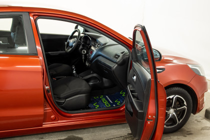 Продажа Kia Rio III 5-speed 1.6 MT (123 л.с.) 2013 Красный в Автодом