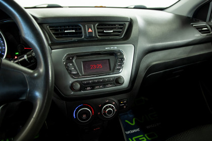 Продажа Kia Rio III 5-speed 1.6 MT (123 л.с.) 2013 Красный в Автодом