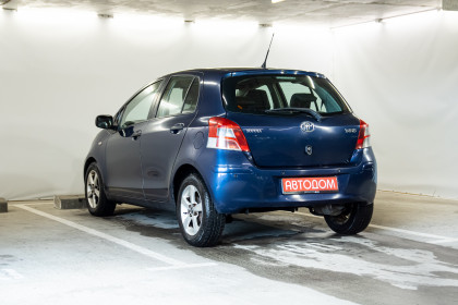 Продажа Toyota Yaris II Рестайлинг 1.0 MT (69 л.с.) 2011 Синий в Автодом