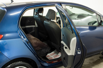 Продажа Toyota Yaris II Рестайлинг 1.0 MT (69 л.с.) 2011 Синий в Автодом