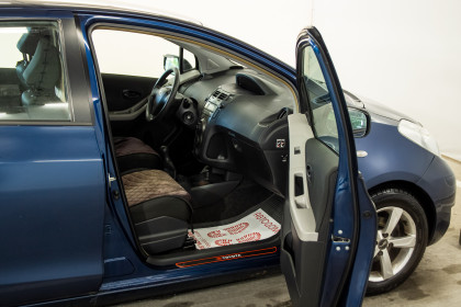 Продажа Toyota Yaris II Рестайлинг 1.0 MT (69 л.с.) 2011 Синий в Автодом