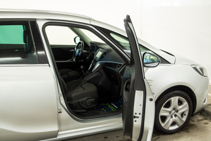Продажа Opel Zafira C Рестайлинг 1.6 MT (135 л.с.) 2018 Серебристый в Автодом